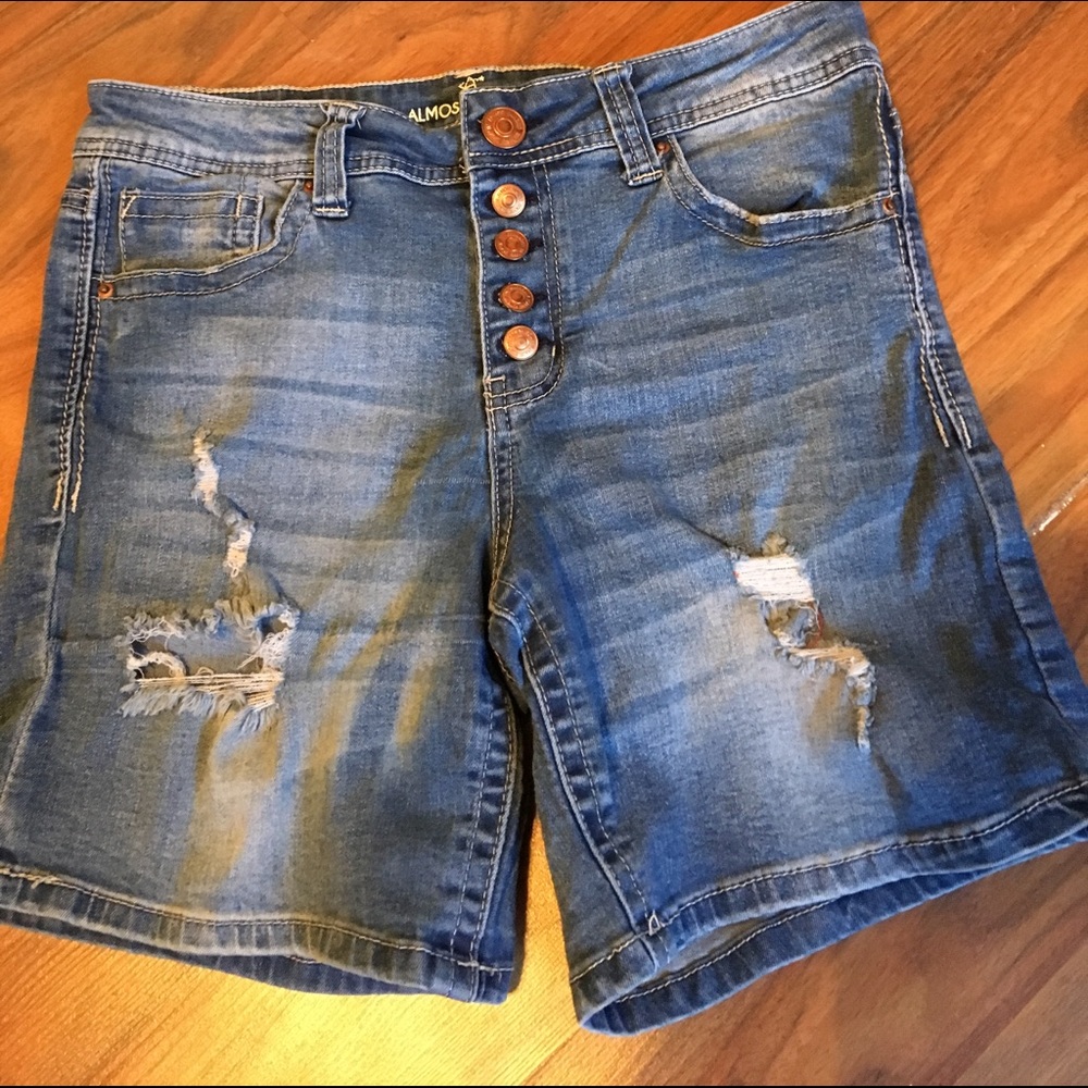 Almost Famous, Highrise Jean Shorts. Size 9